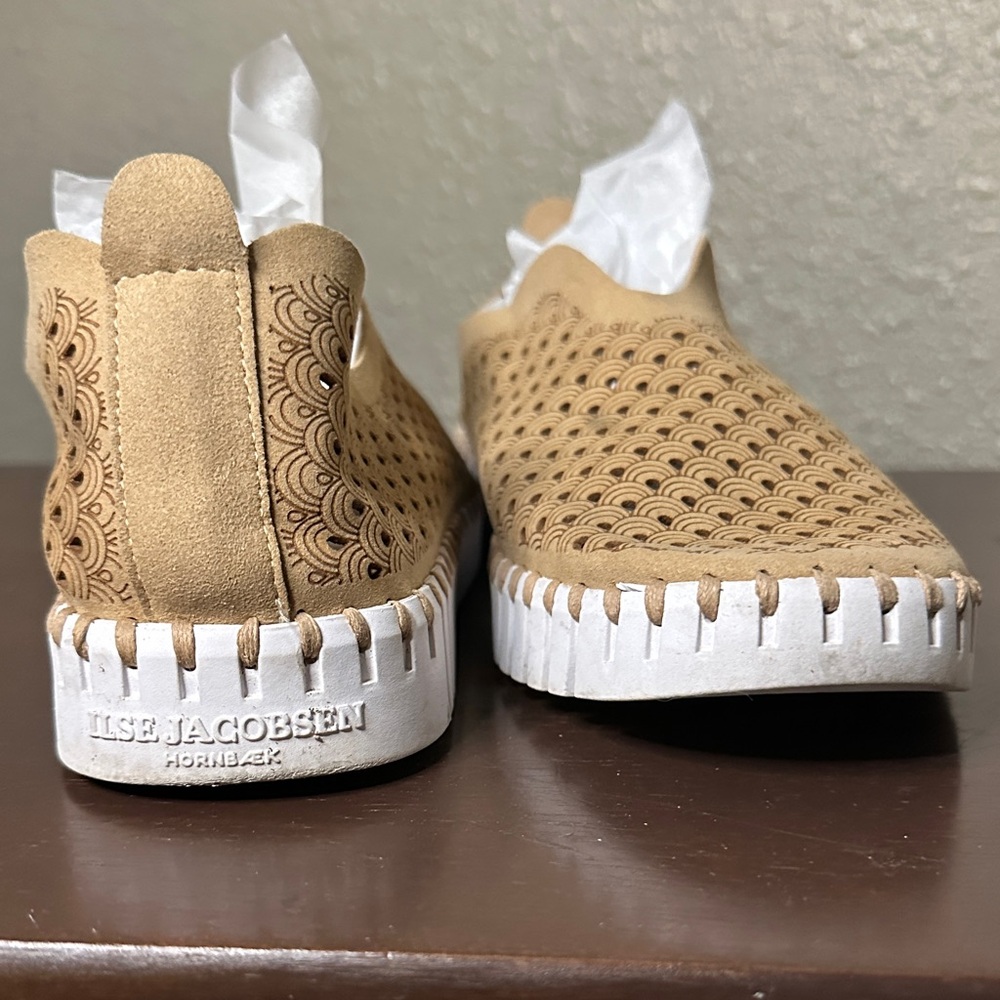 Ilse Jacobsen Tan Perforated Slip-Ons with White Soles - Picture 3 of 9